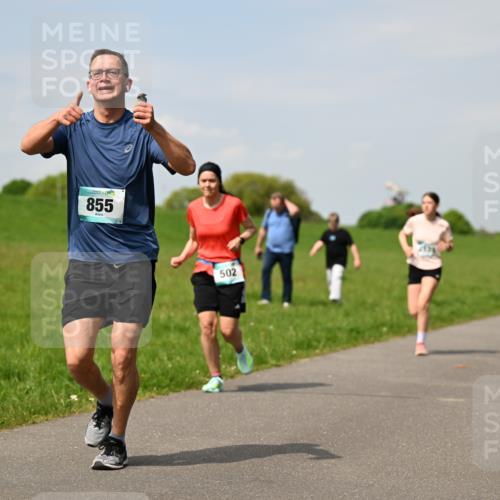10.05.2026 - 8. Wedeler Halbmarathon Dr. Thomas Lammeyer http://msf.ph/oto/9693571 10.05.2026 11:18:04 Laufen 855, 502 meine-sportfotos.de