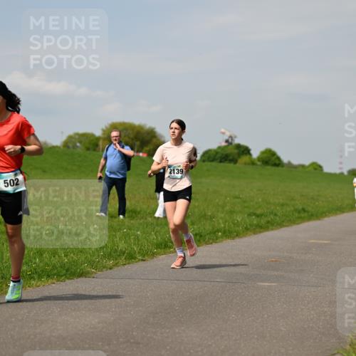 10.05.2026 - 8. Wedeler Halbmarathon Dr. Thomas Lammeyer http://msf.ph/oto/9693582 10.05.2026 11:18:06 Laufen 502, 2139 meine-sportfotos.de