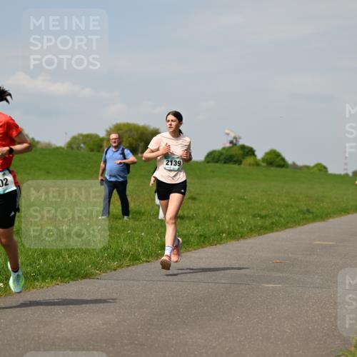 10.05.2026 - 8. Wedeler Halbmarathon Dr. Thomas Lammeyer http://msf.ph/oto/9693584 10.05.2026 11:18:06 Laufen 502, 2139 meine-sportfotos.de