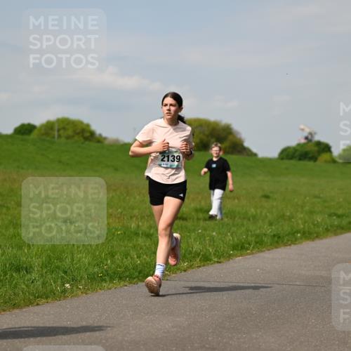 10.05.2026 - 8. Wedeler Halbmarathon Dr. Thomas Lammeyer http://msf.ph/oto/9693597 10.05.2026 11:18:06 Laufen 502, 2139, 167 meine-sportfotos.de