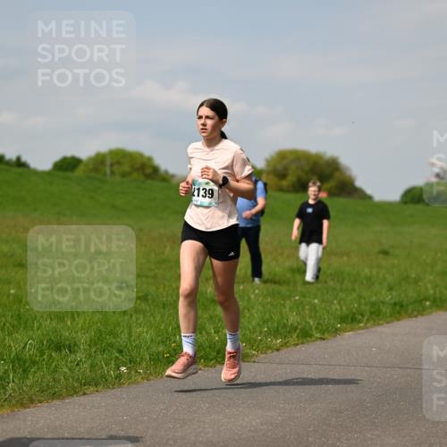 10.05.2026 - 8. Wedeler Halbmarathon Dr. Thomas Lammeyer http://msf.ph/oto/9693602 10.05.2026 11:18:07 Laufen 502, 139 meine-sportfotos.de