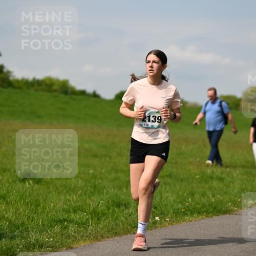 10.05.2026 - 8. Wedeler Halbmarathon Dr. Thomas Lammeyer http://msf.ph/oto/9693609 10.05.2026 11:18:07 Laufen 139, 8167 meine-sportfotos.de