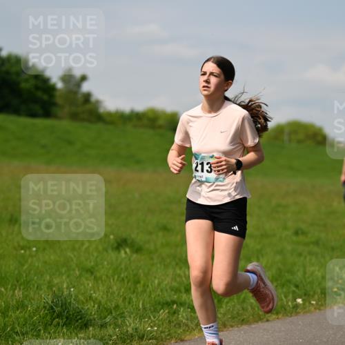 10.05.2026 - 8. Wedeler Halbmarathon Dr. Thomas Lammeyer http://msf.ph/oto/9693616 10.05.2026 11:18:08 Laufen 213, 8167 meine-sportfotos.de