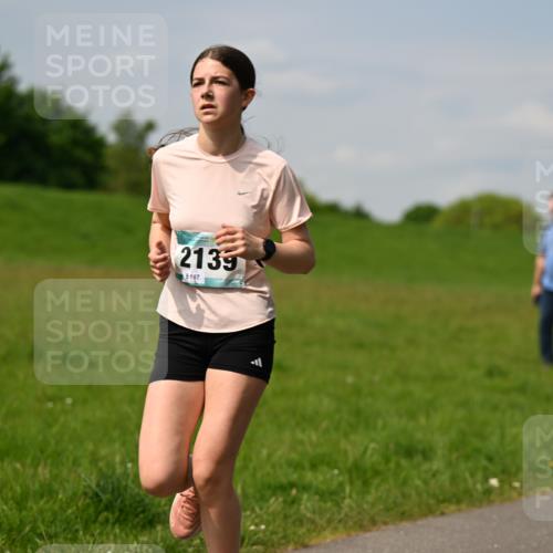 10.05.2026 - 8. Wedeler Halbmarathon Dr. Thomas Lammeyer http://msf.ph/oto/9693622 10.05.2026 11:18:08 Laufen 2139, 8167 meine-sportfotos.de