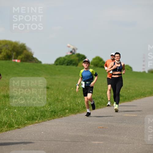10.05.2026 - 8. Wedeler Halbmarathon Dr. Thomas Lammeyer http://msf.ph/oto/9693664 10.05.2026 11:18:17 Laufen 2183 meine-sportfotos.de