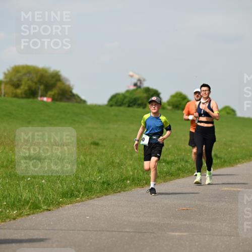 10.05.2026 - 8. Wedeler Halbmarathon Dr. Thomas Lammeyer http://msf.ph/oto/9693667 10.05.2026 11:18:17 Laufen 2185, 451 meine-sportfotos.de