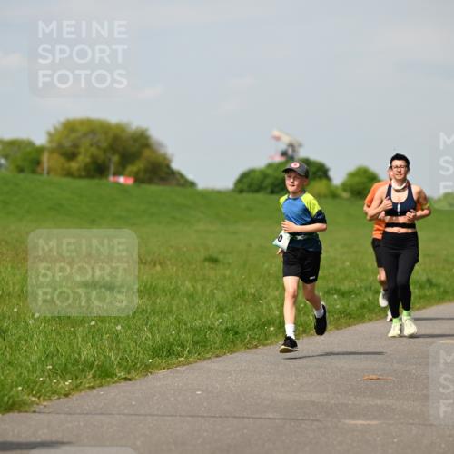 10.05.2026 - 8. Wedeler Halbmarathon Dr. Thomas Lammeyer http://msf.ph/oto/9693672 10.05.2026 11:18:17 Laufen  meine-sportfotos.de