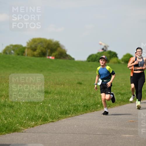 10.05.2026 - 8. Wedeler Halbmarathon Dr. Thomas Lammeyer http://msf.ph/oto/9693675 10.05.2026 11:18:17 Laufen  meine-sportfotos.de