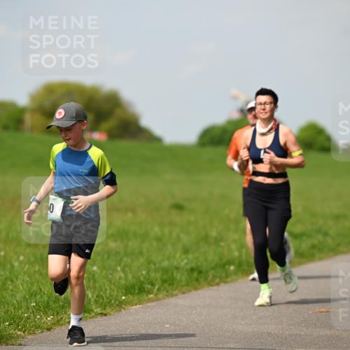 10.05.2026 - 8. Wedeler Halbmarathon Dr. Thomas Lammeyer http://msf.ph/oto/9693697 10.05.2026 11:18:19 Laufen  meine-sportfotos.de