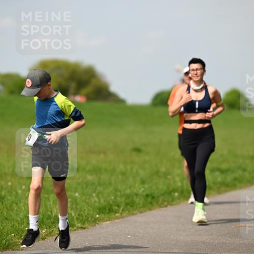 10.05.2026 - 8. Wedeler Halbmarathon Dr. Thomas Lammeyer http://msf.ph/oto/9693700 10.05.2026 11:18:19 Laufen  meine-sportfotos.de
