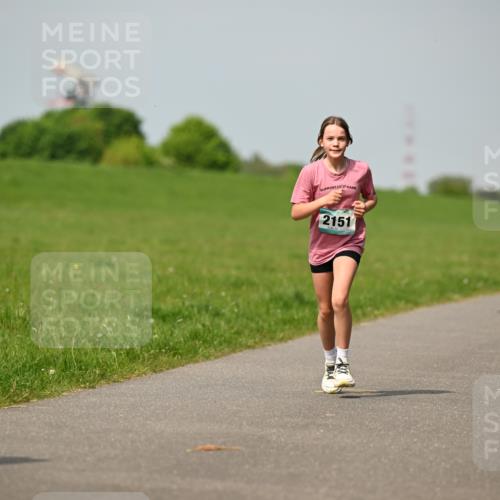 10.05.2026 - 8. Wedeler Halbmarathon Dr. Thomas Lammeyer http://msf.ph/oto/9693724 10.05.2026 11:18:21 Laufen 2151 meine-sportfotos.de