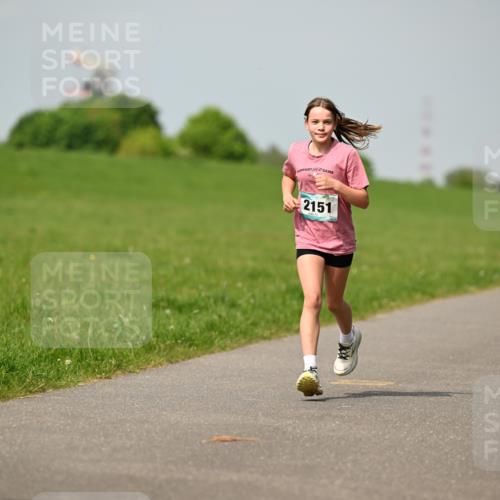 10.05.2026 - 8. Wedeler Halbmarathon Dr. Thomas Lammeyer http://msf.ph/oto/9693730 10.05.2026 11:18:22 Laufen 2151 meine-sportfotos.de