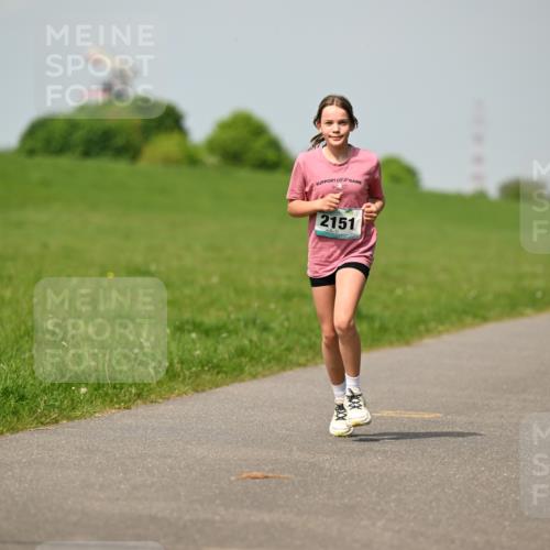 10.05.2026 - 8. Wedeler Halbmarathon Dr. Thomas Lammeyer http://msf.ph/oto/9693735 10.05.2026 11:18:22 Laufen 2151 meine-sportfotos.de