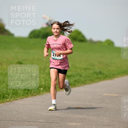10.05.2026 - 8. Wedeler Halbmarathon Dr. Thomas Lammeyer http://msf.ph/oto/9693756 10.05.2026 11:18:23 Laufen  meine-sportfotos.de