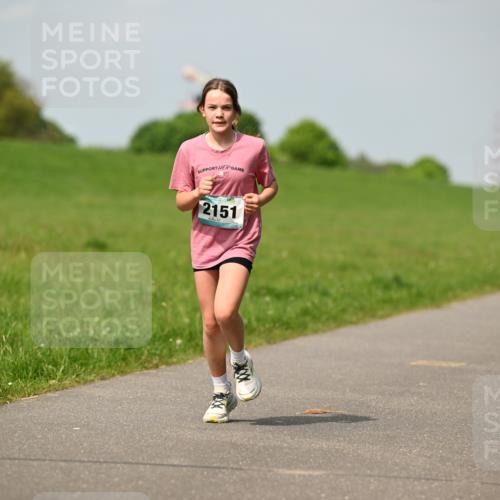 10.05.2026 - 8. Wedeler Halbmarathon Dr. Thomas Lammeyer http://msf.ph/oto/9693759 10.05.2026 11:18:23 Laufen 2151 meine-sportfotos.de