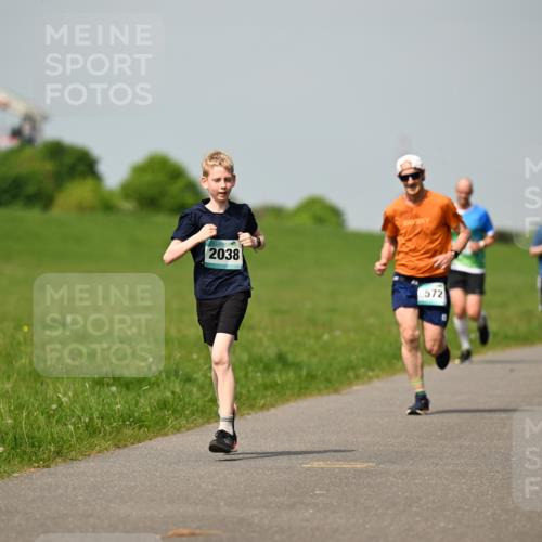 10.05.2026 - 8. Wedeler Halbmarathon Dr. Thomas Lammeyer http://msf.ph/oto/9693784 10.05.2026 11:18:33 Laufen 2038, 572, 3244 meine-sportfotos.de