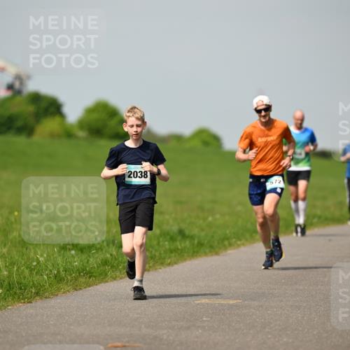 10.05.2026 - 8. Wedeler Halbmarathon Dr. Thomas Lammeyer http://msf.ph/oto/9693786 10.05.2026 11:18:33 Laufen 2038, 572 meine-sportfotos.de
