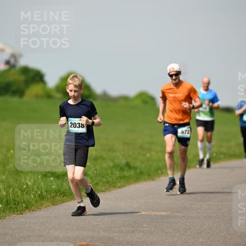 10.05.2026 - 8. Wedeler Halbmarathon Dr. Thomas Lammeyer http://msf.ph/oto/9693793 10.05.2026 11:18:34 Laufen 2038, 572 meine-sportfotos.de