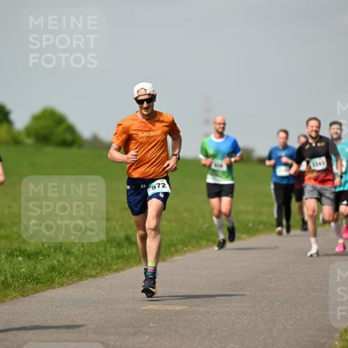 10.05.2026 - 8. Wedeler Halbmarathon Dr. Thomas Lammeyer http://msf.ph/oto/9693805 10.05.2026 11:18:35 Laufen 2038, 572, 3243 meine-sportfotos.de