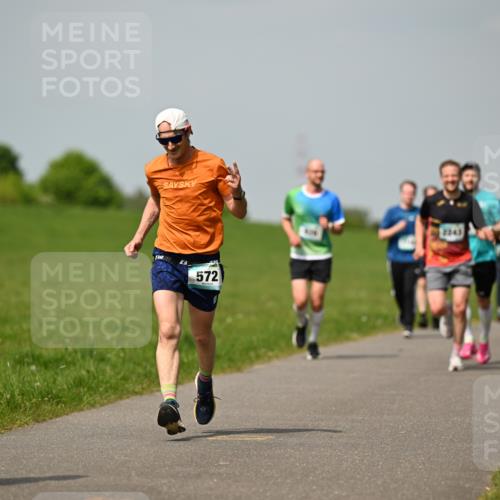 10.05.2026 - 8. Wedeler Halbmarathon Dr. Thomas Lammeyer http://msf.ph/oto/9693812 10.05.2026 11:18:35 Laufen 2038, 572, 2343 meine-sportfotos.de