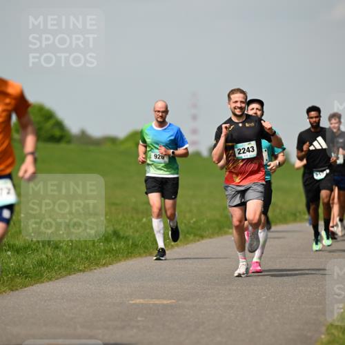 10.05.2026 - 8. Wedeler Halbmarathon Dr. Thomas Lammeyer http://msf.ph/oto/9693838 10.05.2026 11:18:37 Laufen 926, 2243, 931 meine-sportfotos.de