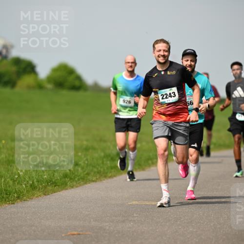 10.05.2026 - 8. Wedeler Halbmarathon Dr. Thomas Lammeyer http://msf.ph/oto/9693862 10.05.2026 11:18:39 Laufen 926, 2243 meine-sportfotos.de