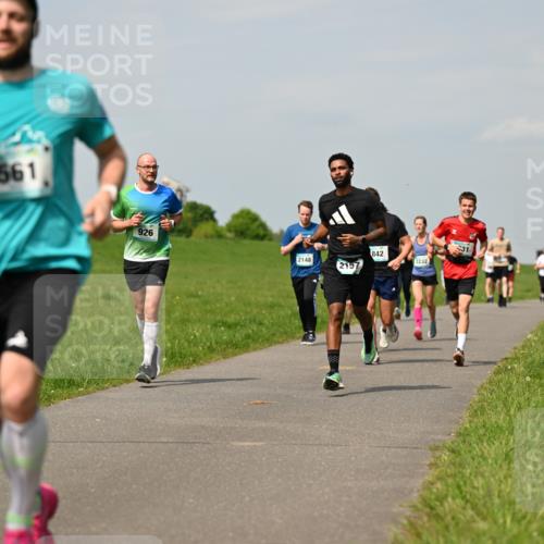 10.05.2026 - 8. Wedeler Halbmarathon Dr. Thomas Lammeyer http://msf.ph/oto/9693911 10.05.2026 11:18:42 Laufen 561, 926, 2148, 2157, 842, 2232 meine-sportfotos.de