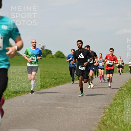 10.05.2026 - 8. Wedeler Halbmarathon Dr. Thomas Lammeyer http://msf.ph/oto/9693913 10.05.2026 11:18:42 Laufen 561, 926, 215, 931, 2232 meine-sportfotos.de