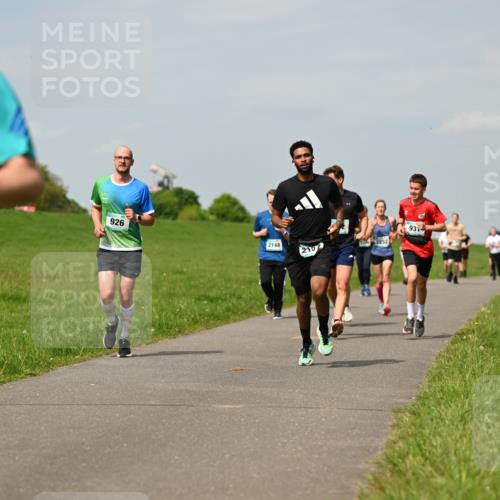 10.05.2026 - 8. Wedeler Halbmarathon Dr. Thomas Lammeyer http://msf.ph/oto/9693916 10.05.2026 11:18:43 Laufen 926, 2232, 2148, 219 meine-sportfotos.de