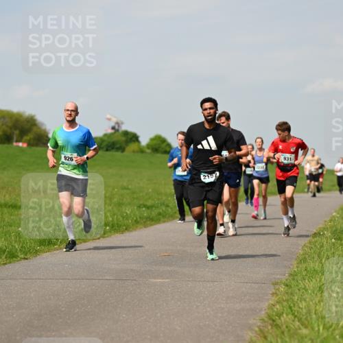 10.05.2026 - 8. Wedeler Halbmarathon Dr. Thomas Lammeyer http://msf.ph/oto/9693918 10.05.2026 11:18:43 Laufen 926, 2232, 931 meine-sportfotos.de