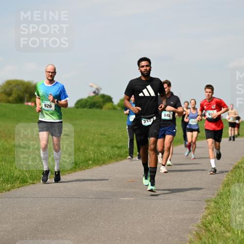 10.05.2026 - 8. Wedeler Halbmarathon Dr. Thomas Lammeyer http://msf.ph/oto/9693926 10.05.2026 11:18:43 Laufen 926, 213, 842, 1232 meine-sportfotos.de