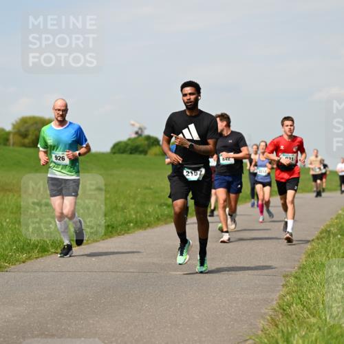 10.05.2026 - 8. Wedeler Halbmarathon Dr. Thomas Lammeyer http://msf.ph/oto/9693928 10.05.2026 11:18:44 Laufen 926, 2157, 842, 031 meine-sportfotos.de