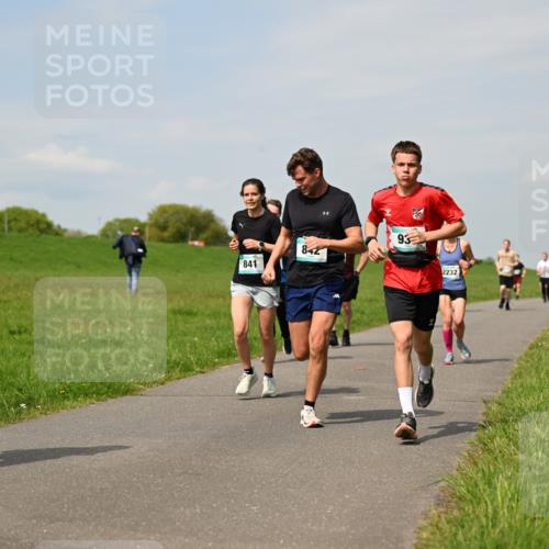 10.05.2026 - 8. Wedeler Halbmarathon Dr. Thomas Lammeyer http://msf.ph/oto/9693965 10.05.2026 11:18:46 Laufen 926, 841, 842, 2232 meine-sportfotos.de