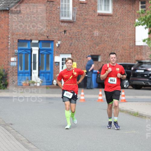 10.05.2026 - 8. Wedeler Halbmarathon Andreas Tolksdorf http://msf.ph/oto/9693975 10.05.2026 10:21:12 Laufen 953, 951 meine-sportfotos.de