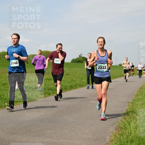 10.05.2026 - 8. Wedeler Halbmarathon Dr. Thomas Lammeyer http://msf.ph/oto/9693995 10.05.2026 11:18:49 Laufen 677, 2148, 2232 meine-sportfotos.de