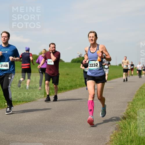 10.05.2026 - 8. Wedeler Halbmarathon Dr. Thomas Lammeyer http://msf.ph/oto/9694005 10.05.2026 11:18:49 Laufen 677, 2148, 2232 meine-sportfotos.de