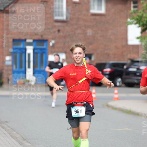 10.05.2026 - 8. Wedeler Halbmarathon Andreas Tolksdorf http://msf.ph/oto/9694033 10.05.2026 10:21:16 Laufen 951, 953 meine-sportfotos.de