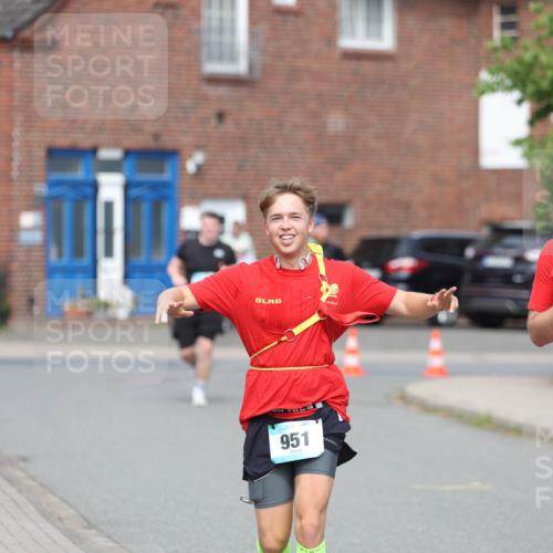 10.05.2026 - 8. Wedeler Halbmarathon Andreas Tolksdorf http://msf.ph/oto/9694037 10.05.2026 10:21:16 Laufen 951, 953 meine-sportfotos.de