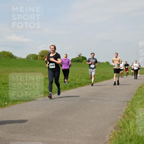 10.05.2026 - 8. Wedeler Halbmarathon Dr. Thomas Lammeyer http://msf.ph/oto/9694041 10.05.2026 11:18:51 Laufen 2209, 2071, 2115 meine-sportfotos.de