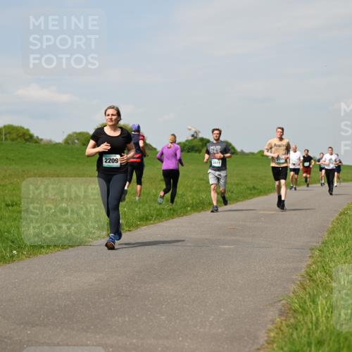 10.05.2026 - 8. Wedeler Halbmarathon Dr. Thomas Lammeyer http://msf.ph/oto/9694050 10.05.2026 11:18:52 Laufen 2209, 2115, 2071 meine-sportfotos.de