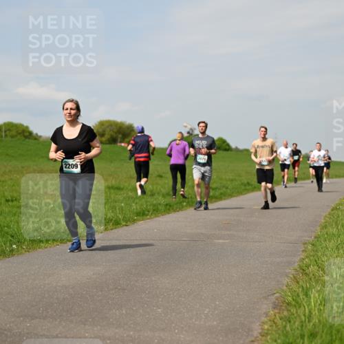 10.05.2026 - 8. Wedeler Halbmarathon Dr. Thomas Lammeyer http://msf.ph/oto/9694059 10.05.2026 11:18:52 Laufen 2209, 2071 meine-sportfotos.de