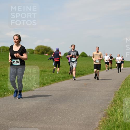 10.05.2026 - 8. Wedeler Halbmarathon Dr. Thomas Lammeyer http://msf.ph/oto/9694065 10.05.2026 11:18:53 Laufen 2209, 2071 meine-sportfotos.de