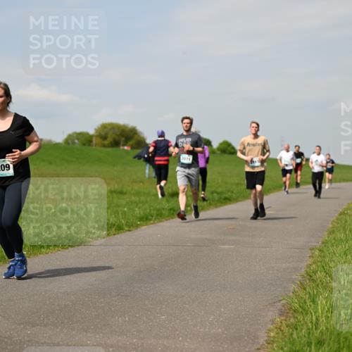 10.05.2026 - 8. Wedeler Halbmarathon Dr. Thomas Lammeyer http://msf.ph/oto/9694072 10.05.2026 11:18:53 Laufen 2209, 2071 meine-sportfotos.de