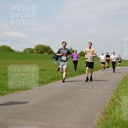 10.05.2026 - 8. Wedeler Halbmarathon Dr. Thomas Lammeyer http://msf.ph/oto/9694073 10.05.2026 11:18:54 Laufen 2209, 2071, 2115 meine-sportfotos.de