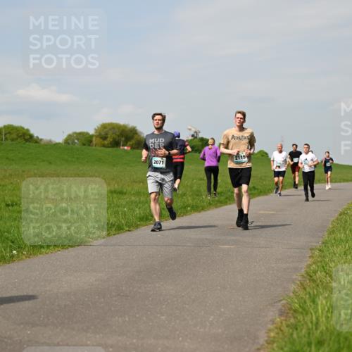 10.05.2026 - 8. Wedeler Halbmarathon Dr. Thomas Lammeyer http://msf.ph/oto/9694079 10.05.2026 11:18:54 Laufen 2071, 2115 meine-sportfotos.de
