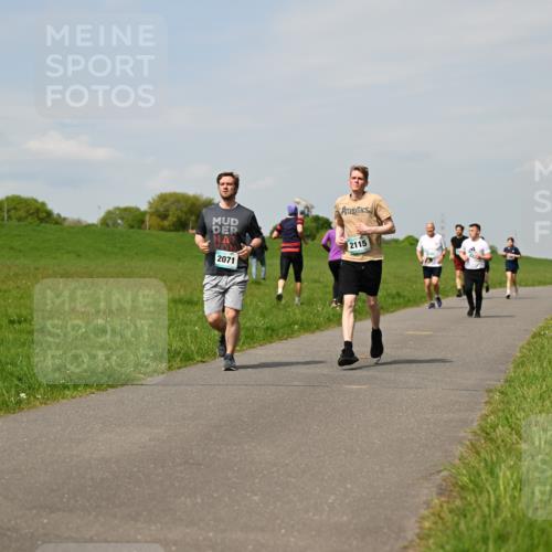 10.05.2026 - 8. Wedeler Halbmarathon Dr. Thomas Lammeyer http://msf.ph/oto/9694081 10.05.2026 11:18:54 Laufen 2115, 2071 meine-sportfotos.de