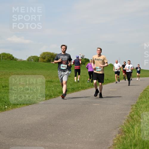 10.05.2026 - 8. Wedeler Halbmarathon Dr. Thomas Lammeyer http://msf.ph/oto/9694087 10.05.2026 11:18:54 Laufen 2071, 2115 meine-sportfotos.de