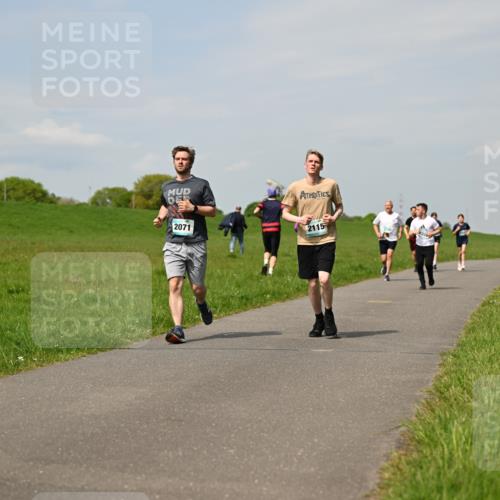 10.05.2026 - 8. Wedeler Halbmarathon Dr. Thomas Lammeyer http://msf.ph/oto/9694092 10.05.2026 11:18:55 Laufen 2071, 2115 meine-sportfotos.de
