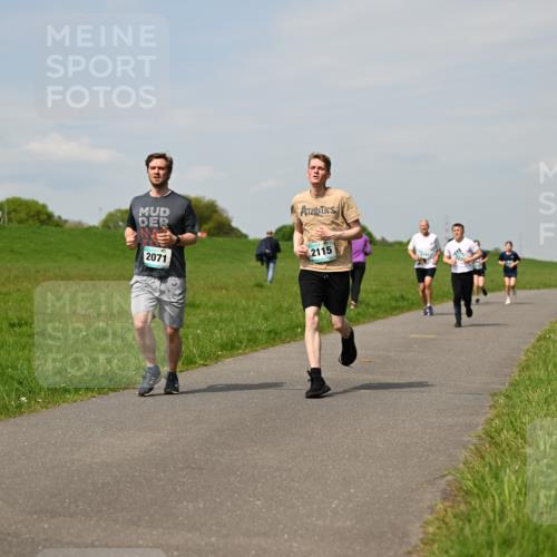 10.05.2026 - 8. Wedeler Halbmarathon Dr. Thomas Lammeyer http://msf.ph/oto/9694102 10.05.2026 11:18:55 Laufen 2071, 2115 meine-sportfotos.de