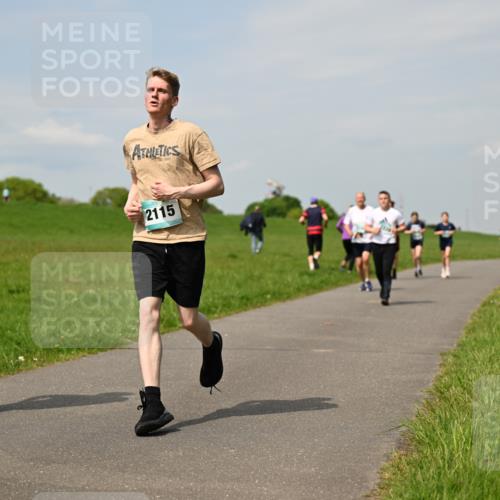 10.05.2026 - 8. Wedeler Halbmarathon Dr. Thomas Lammeyer http://msf.ph/oto/9694129 10.05.2026 11:18:57 Laufen 2071, 2115 meine-sportfotos.de